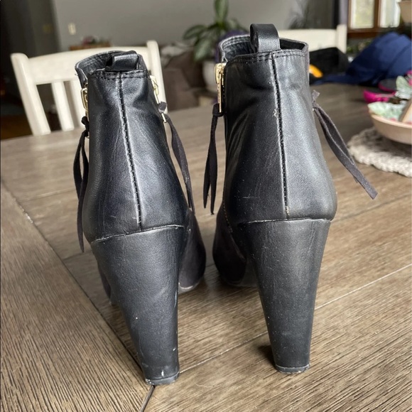 Black heeled booties. Size 9 - Picture 3 of 4